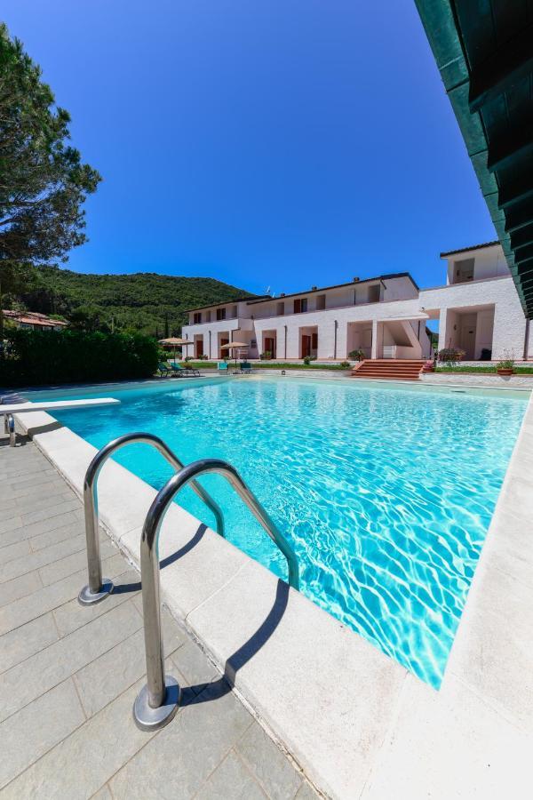 Elba Island Pool & Tennis