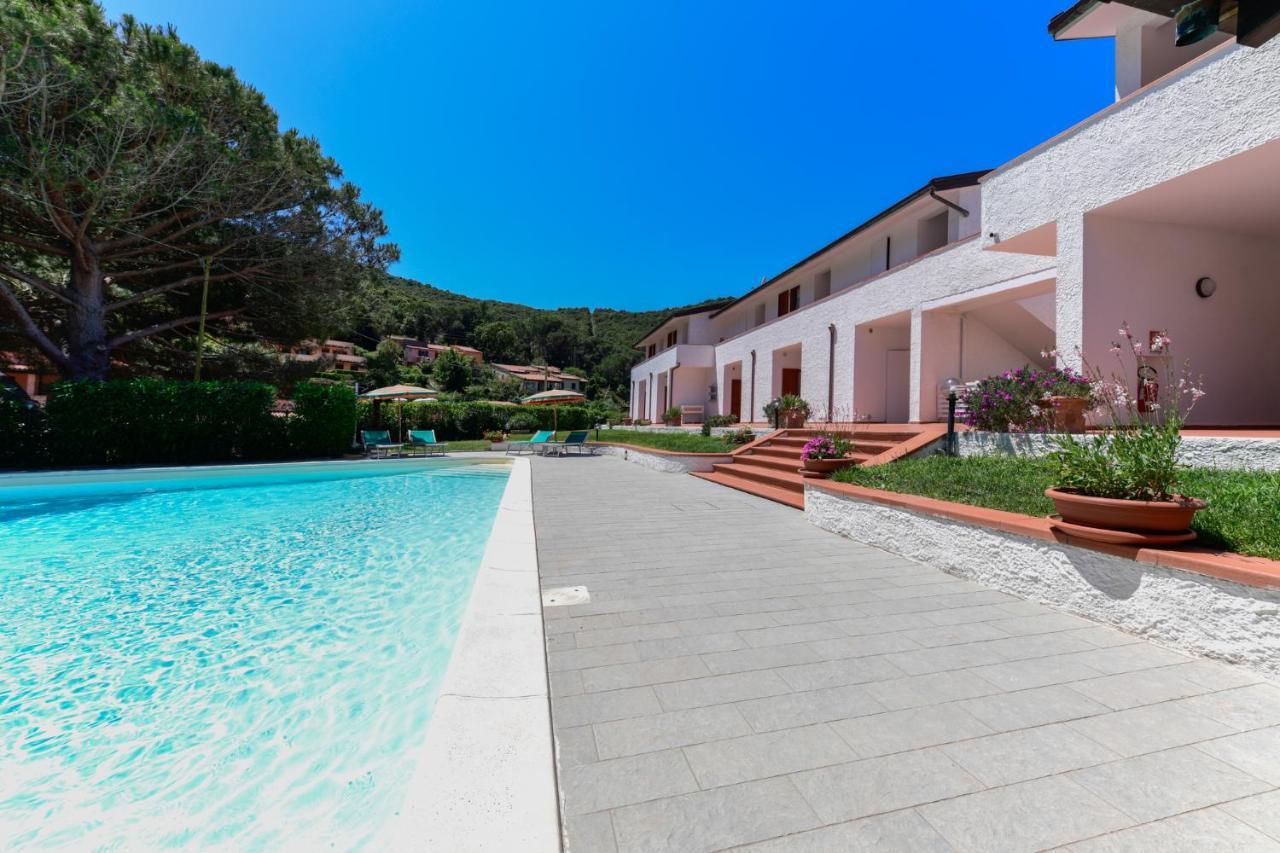Elba Island Pool & Tennis